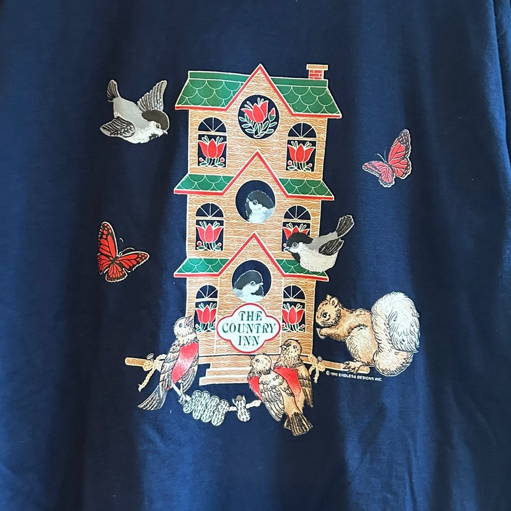 Vintage 90s Printed Birdhouse Tee. - Gem